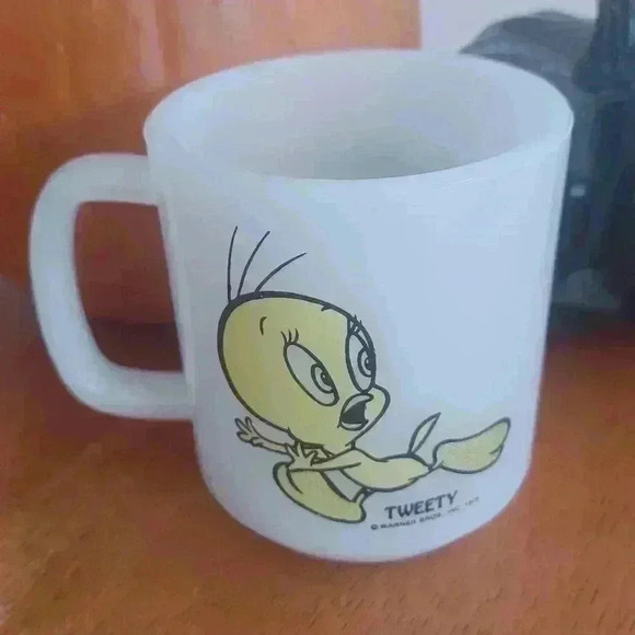 Vintage Warner Bros Tweety Mug Milk Glass  1975 Looney Tunes - Picture 1 of 7